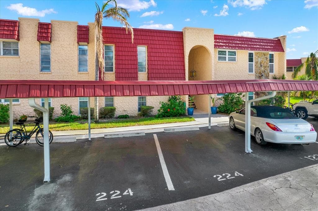224 CEDARWOOD CIRCLE UNIT 224 SEMINOLE, FL 33777