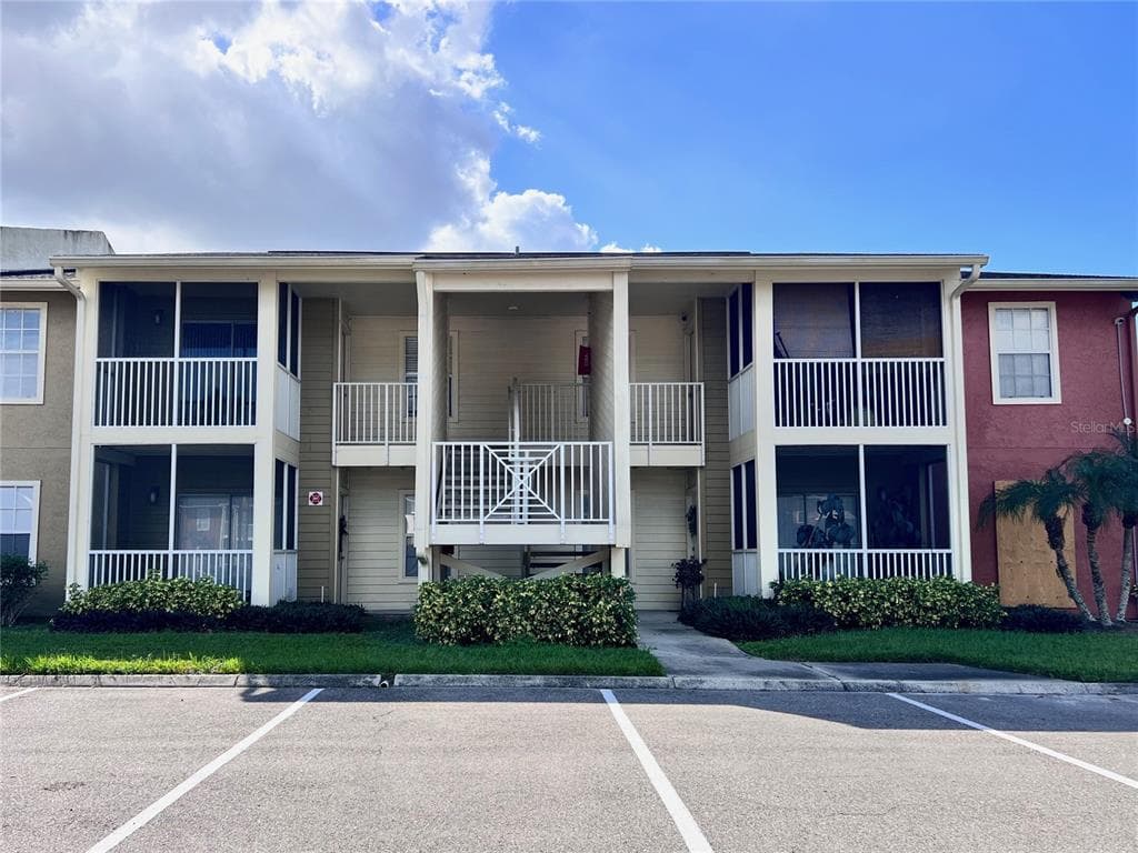 804 LAKE HAVEN SQUARE UNIT 203 BRANDON, FL 33511