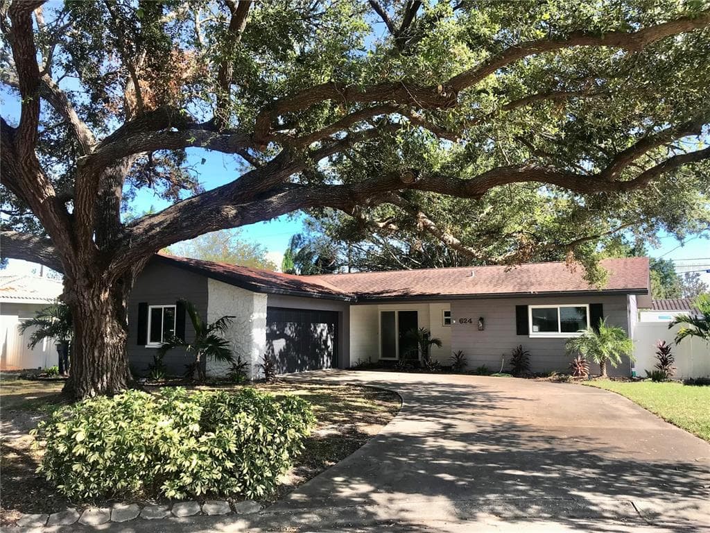 624 ALMEDA COURT N ST PETERSBURG, FL 33702