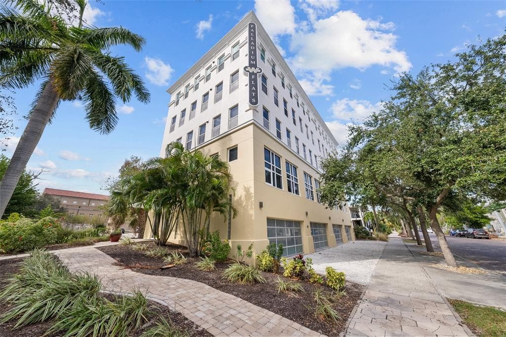 205 5TH AVENUE N UNIT 202 ST PETERSBURG, FL 33701