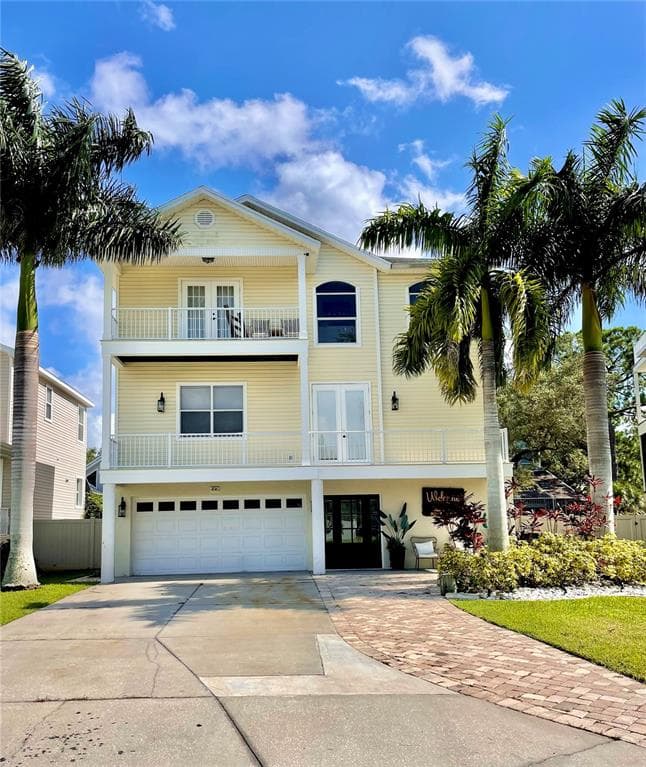496 PALM AVENUE