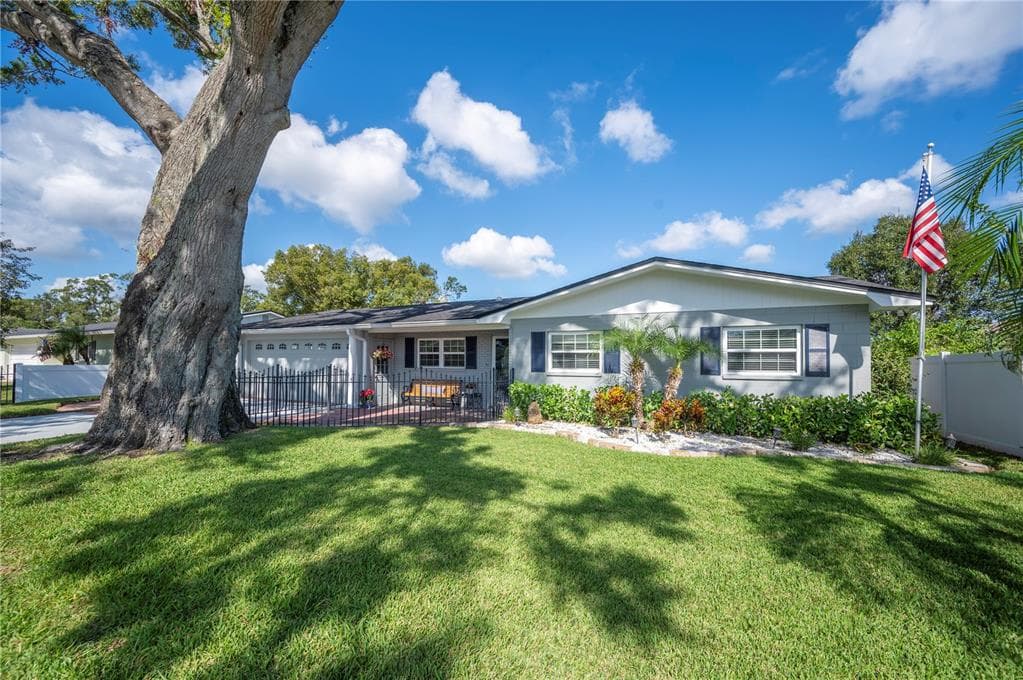2116 E GACHET BOULEVARD LAKELAND, FL 33813