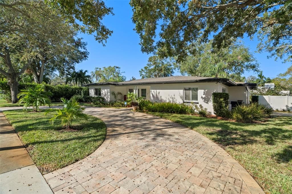 460 PONCE DE LEON BOULEVARD BELLEAIR, FL 33756