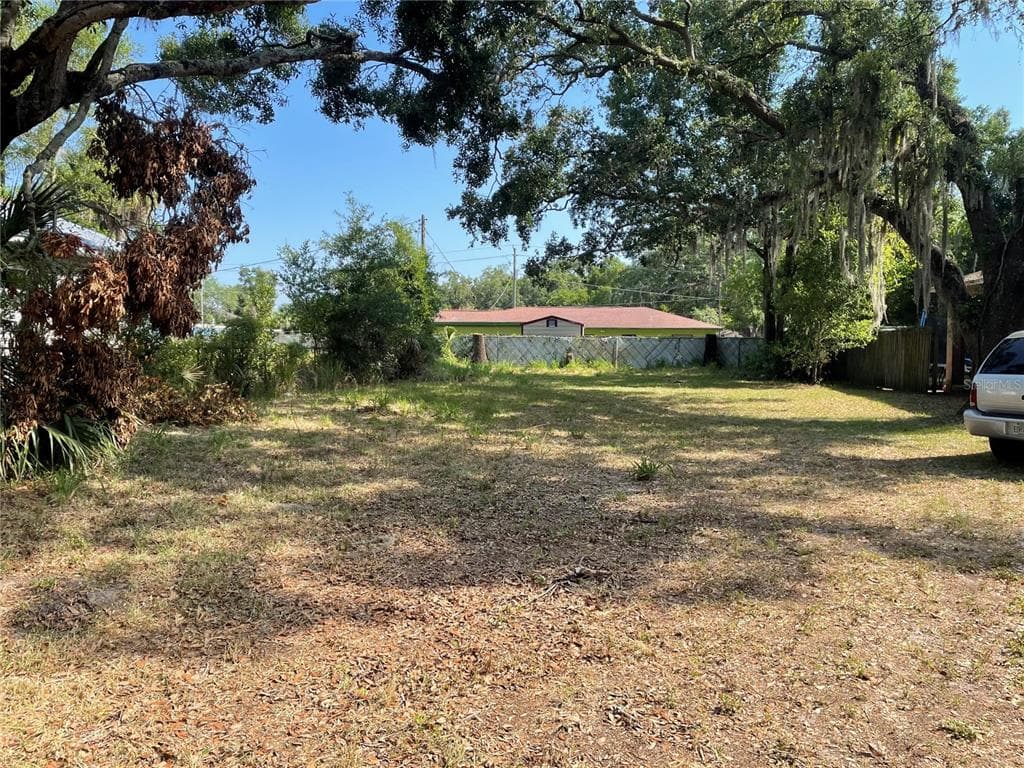2420 NORTH BAY ST TAMPA, FL 33610