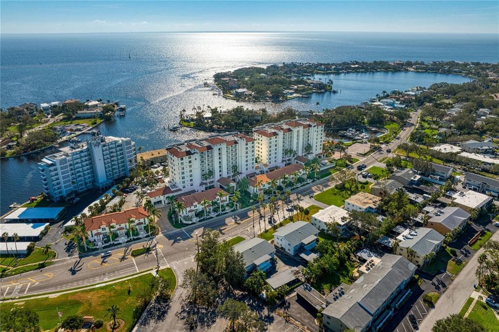1325 SNELL ISLE BOULEVARD NE UNIT 504 ST PETERSBURG, FL 33704
