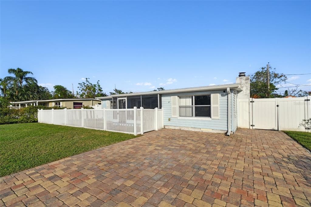 10763 109TH WAY LARGO, FL 33778