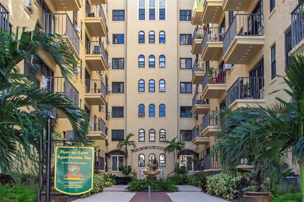 130 4TH AVENUE N UNIT 403 ST PETERSBURG, FL 33701
