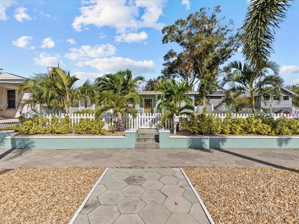 4443 3RD AVENUE N ST PETERSBURG, FL 33713