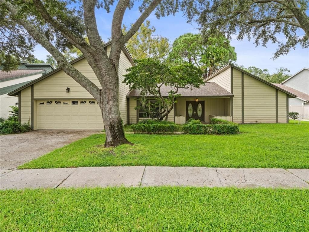 13008 WHISPER BAY PLACE TAMPA, FL 33618
