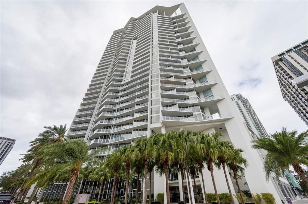 175 1ST STREET S UNIT 1105 ST PETERSBURG, FL 33701