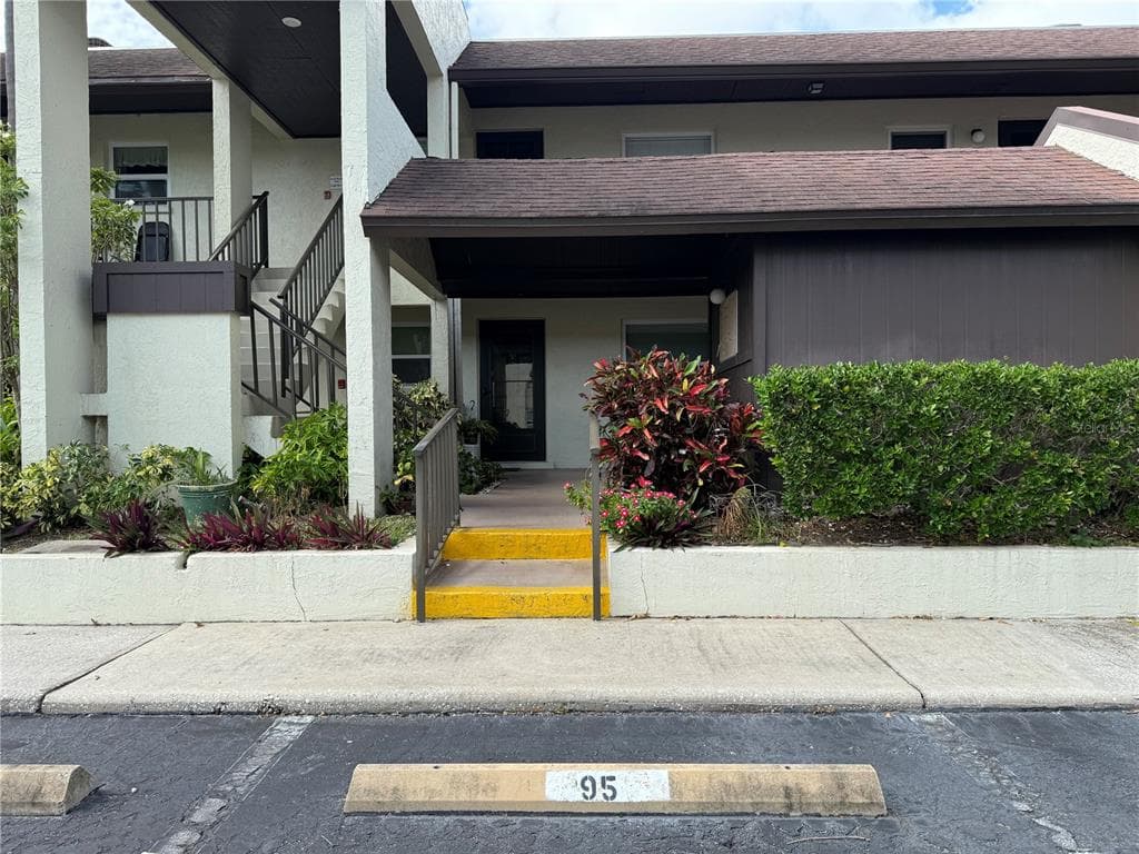 1100 E BAY DRIVE UNIT 95 LARGO, FL 33770