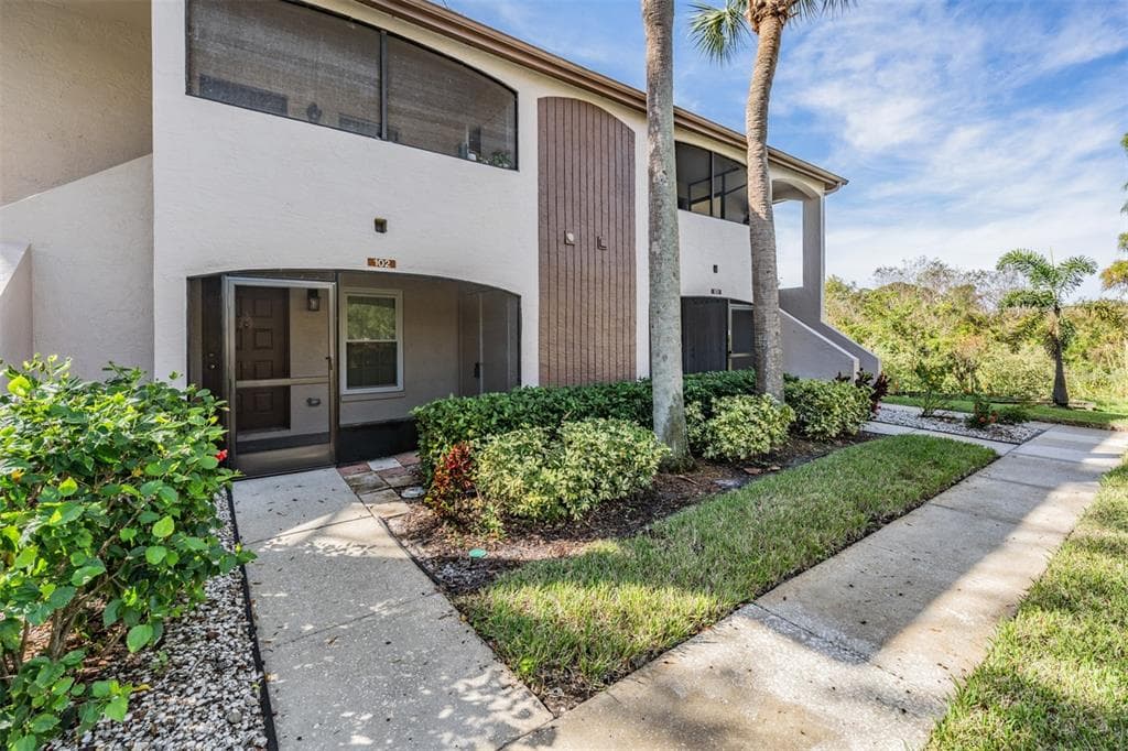 3020 BONAVENTURE CIRCLE UNIT 102 PALM HARBOR, FL 34684