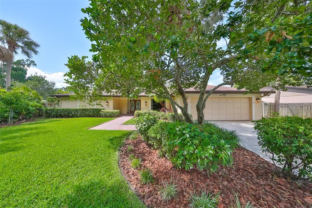 817 BANNOCKBURN AVENUE TEMPLE TERRACE, FL 33617