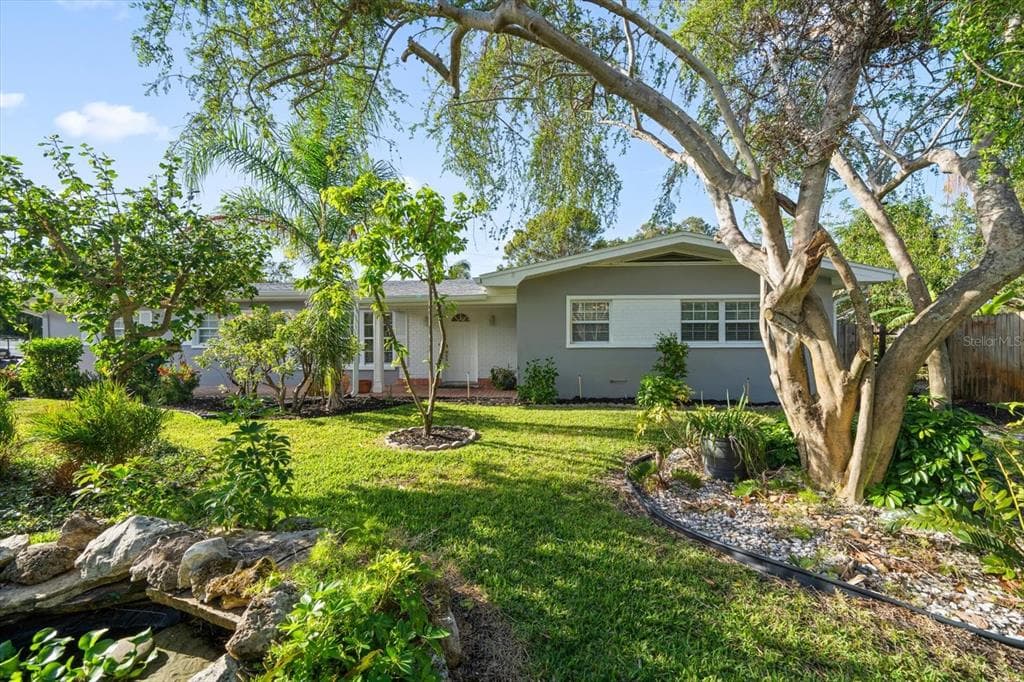 3089 LOS GATOS DRIVE BELLEAIR BLUFFS, FL 33770