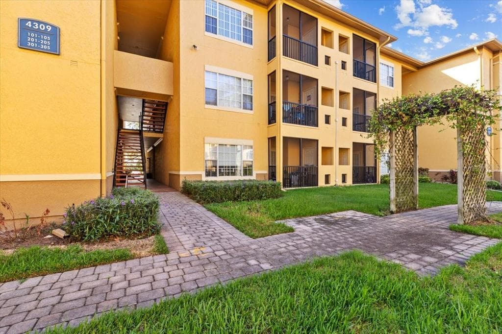 4309 BAYSIDE VILLAGE DRIVE UNIT 302 TAMPA, FL 33615