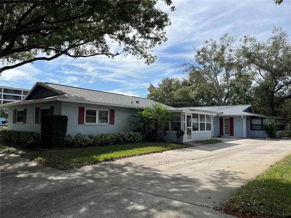 1601 BERWICK COURT UNIT B PALM HARBOR, FL 34684