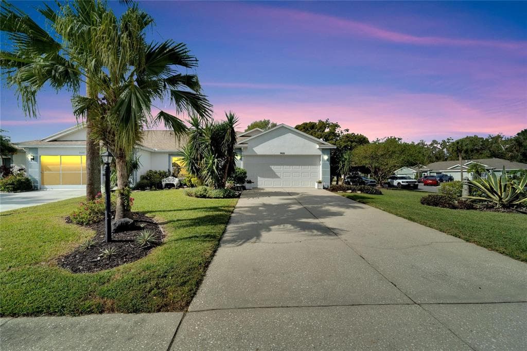 2022 W DEL WEBB BOULEVARD SUN CITY CENTER, FL 33573