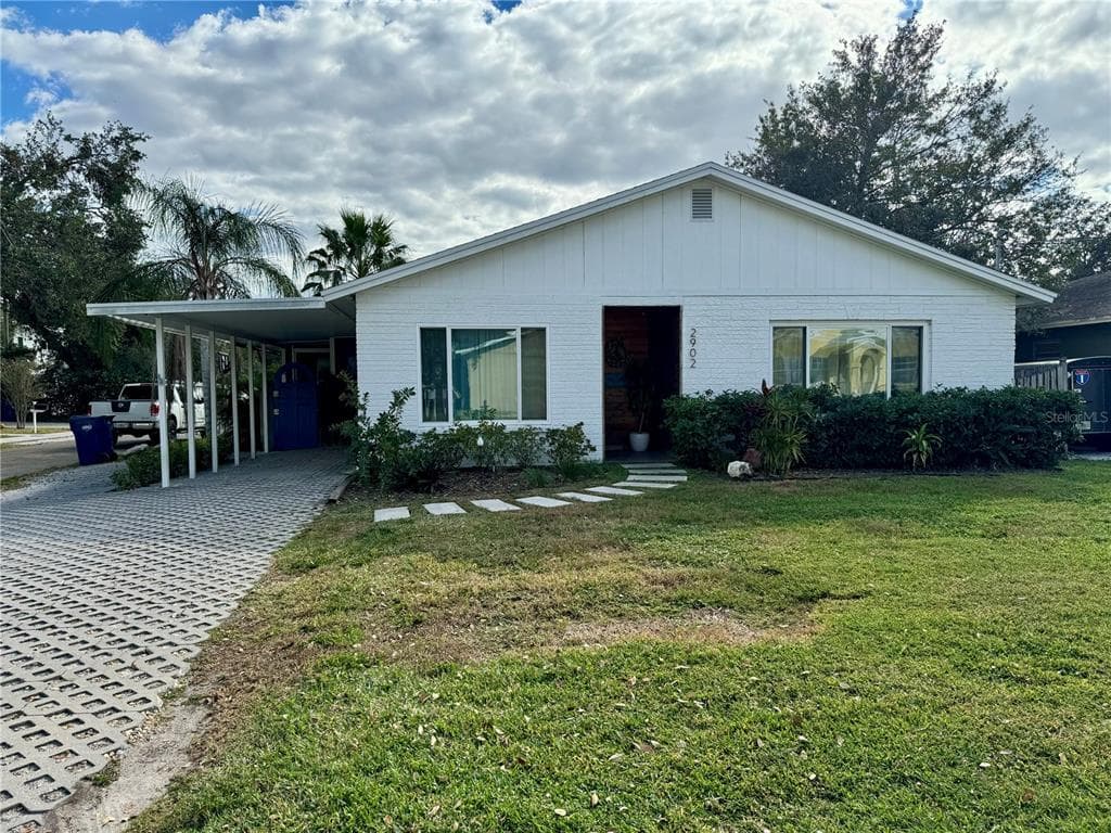 2902 W WALLACE AVENUE TAMPA, FL 33611