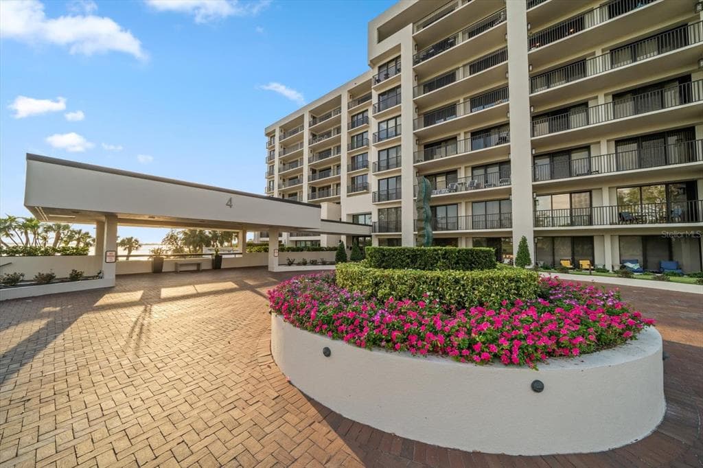 4 BELLEVIEW BOULEVARD UNIT 601 BELLEAIR, FL 33756