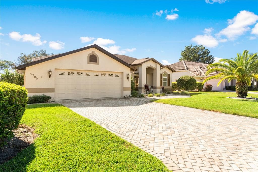 9300 FOX HOLLOW LANE WEEKI WACHEE, FL 34613