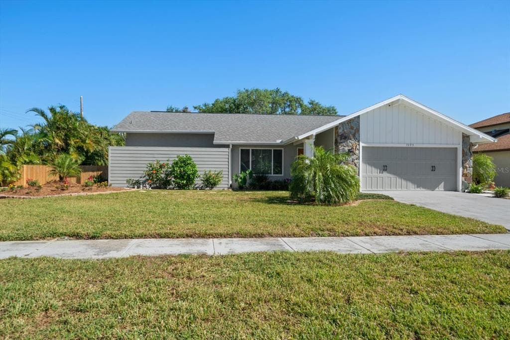 7395 ROSETREE PLACE E SEMINOLE, FL 33772