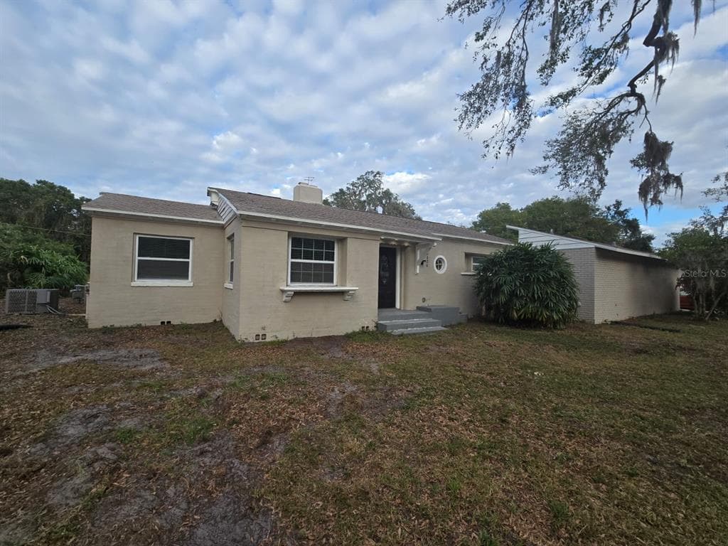 1124 SUNSHINE AVENUE LEESBURG, FL 34748