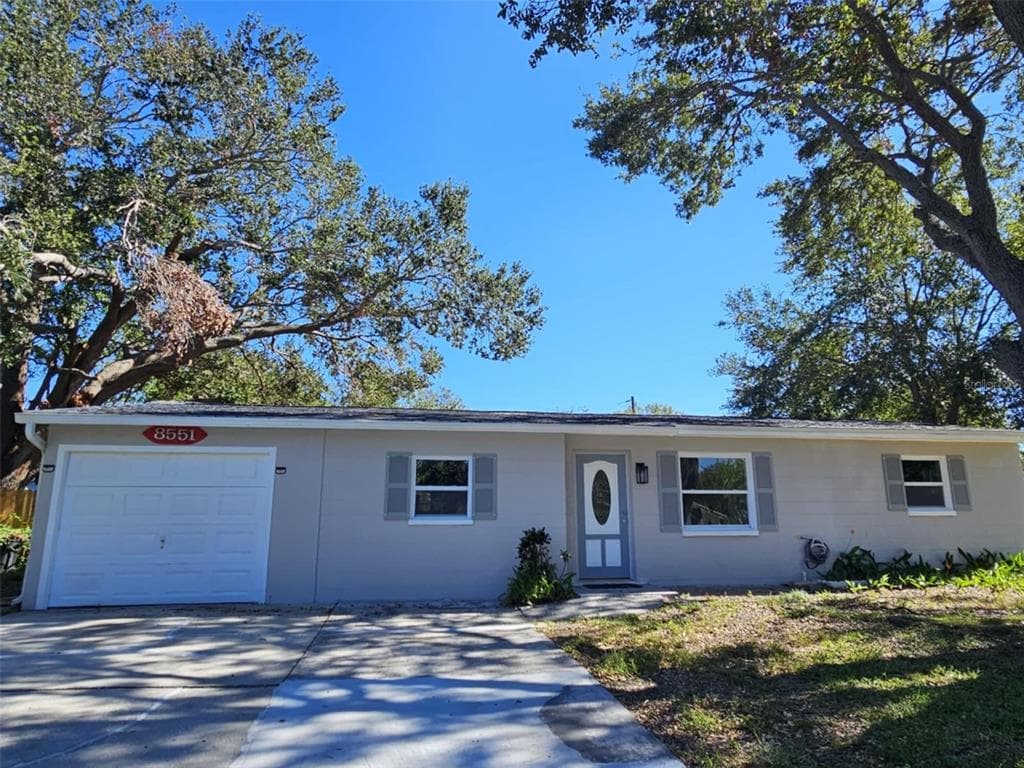 8551 LANTANA DRIVE SEMINOLE, FL 33777