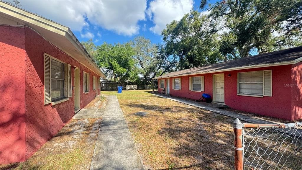 1208 E SENECA AVENUE TAMPA, FL 33612