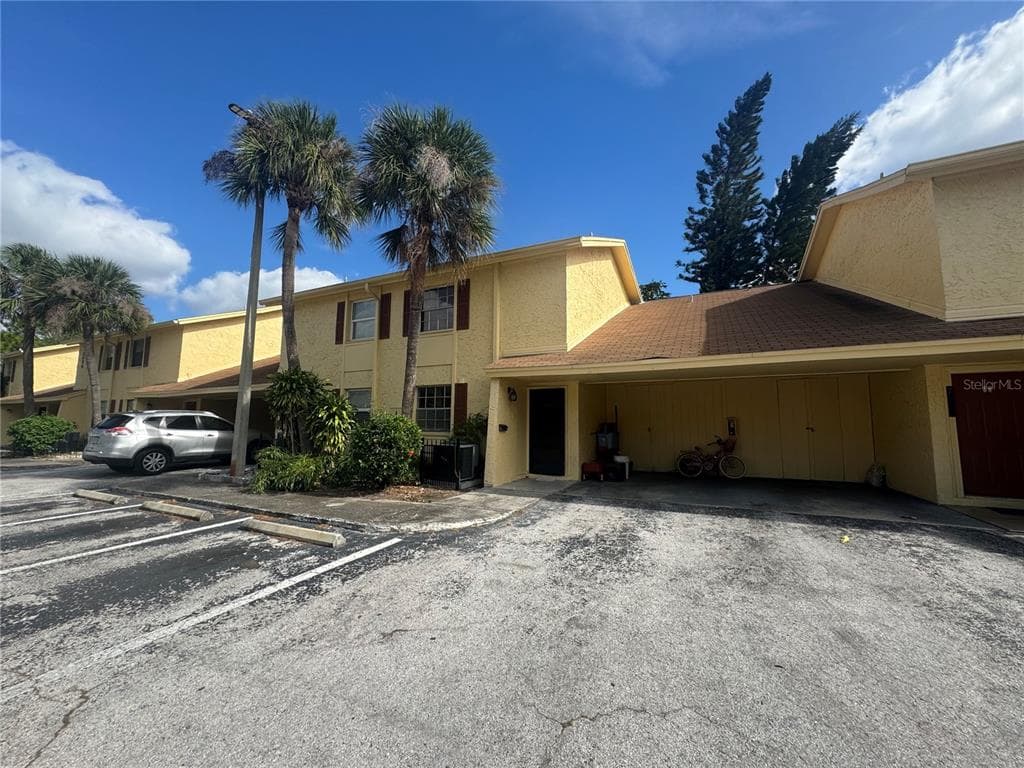 7607 LA MESITA COURT UNIT 7607 TAMPA, FL 33615
