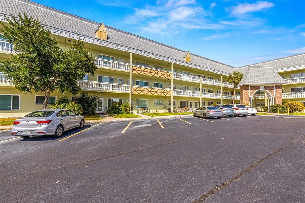 2460 CANADIAN WAY UNIT 4 CLEARWATER, FL 33763