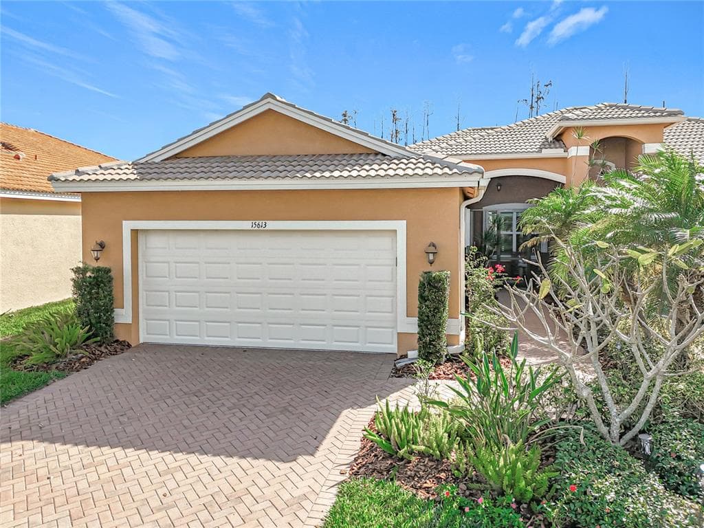 15613 AURORA LAKE CIRCLE WIMAUMA, FL 33598
