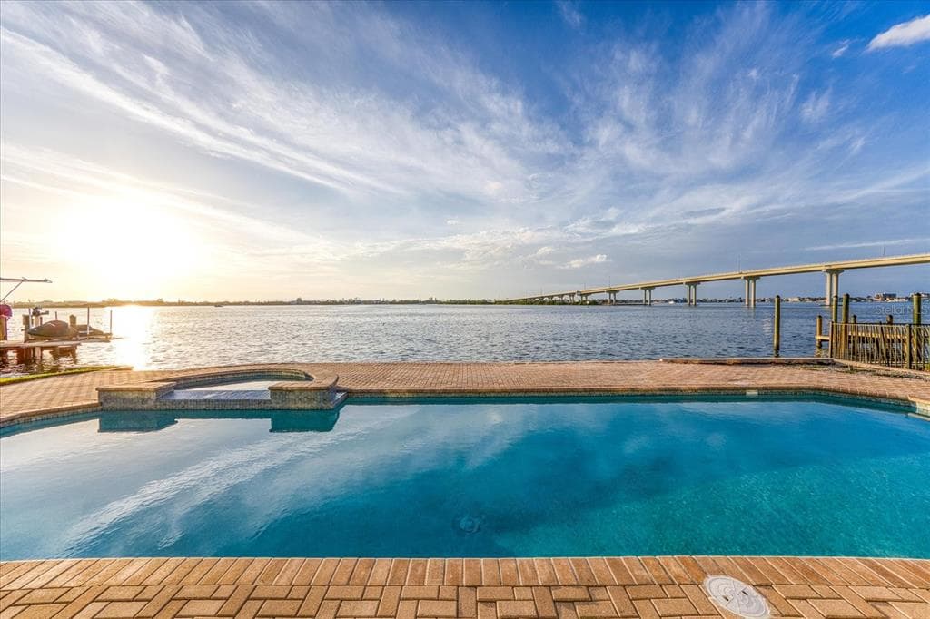 112 DRIFTWOOD LANE LARGO, FL 33770