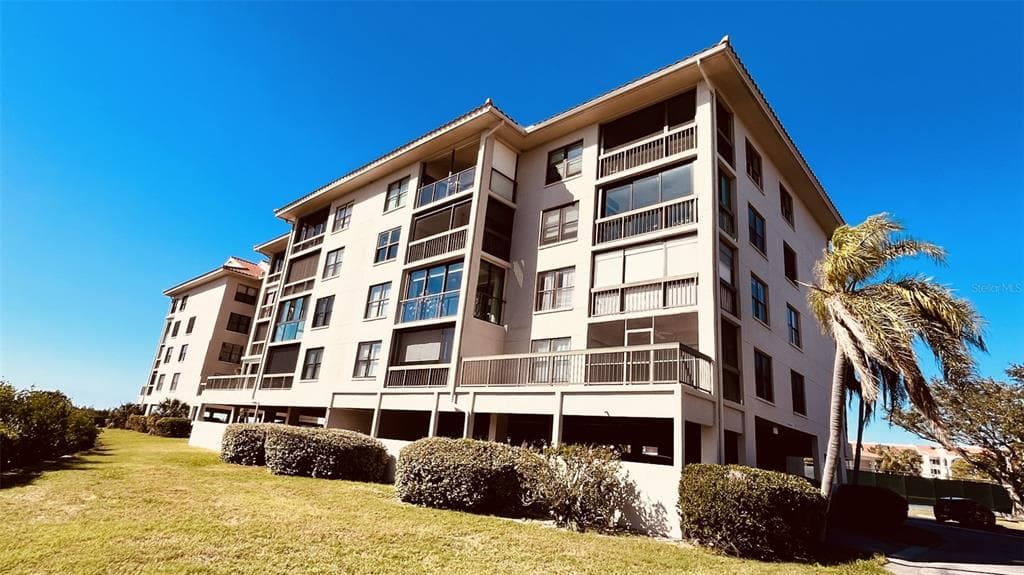1810 MARINER DRIVE UNIT 104 TARPON SPRINGS, FL 34689