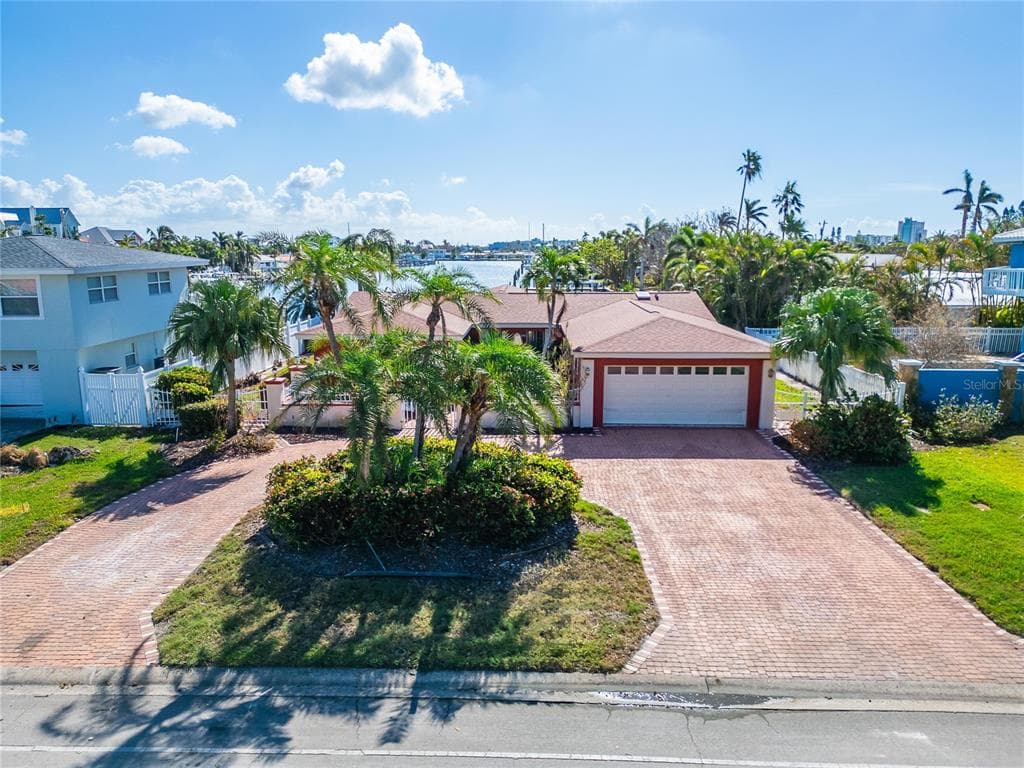 425 CAPRI BOULEVARD TREASURE ISLAND, FL 33706