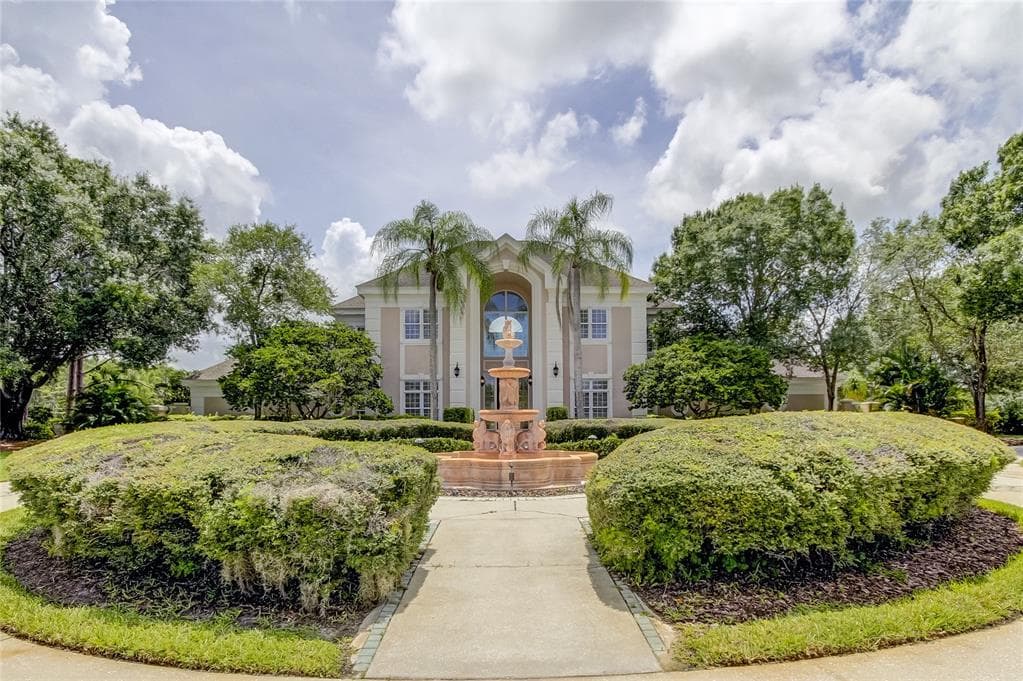 18605 AVENUE MONACO LUTZ, FL 33558