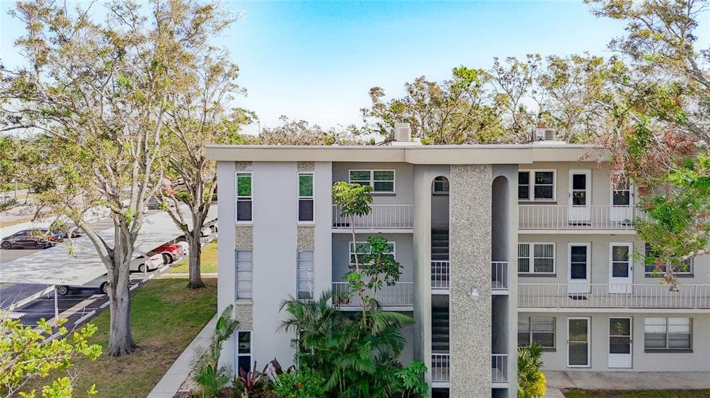 5890 38TH AVENUE N UNIT 301 ST PETERSBURG, FL 33710
