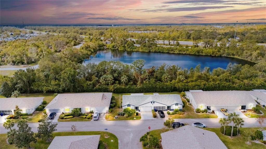 2107 HARTLEBURY WAY SUN CITY CENTER, FL 33573