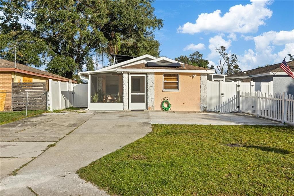6717 N CLEARVIEW AVENUE TAMPA, FL 33614