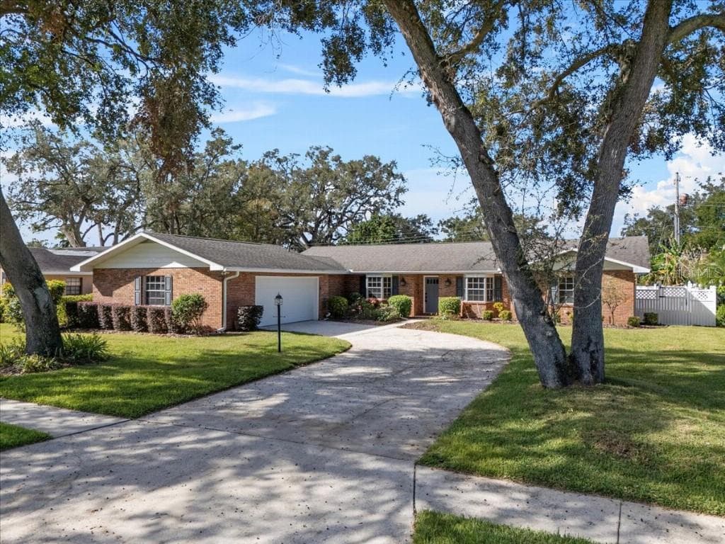 1021 NEWPORT AVENUE LAKELAND, FL 33801