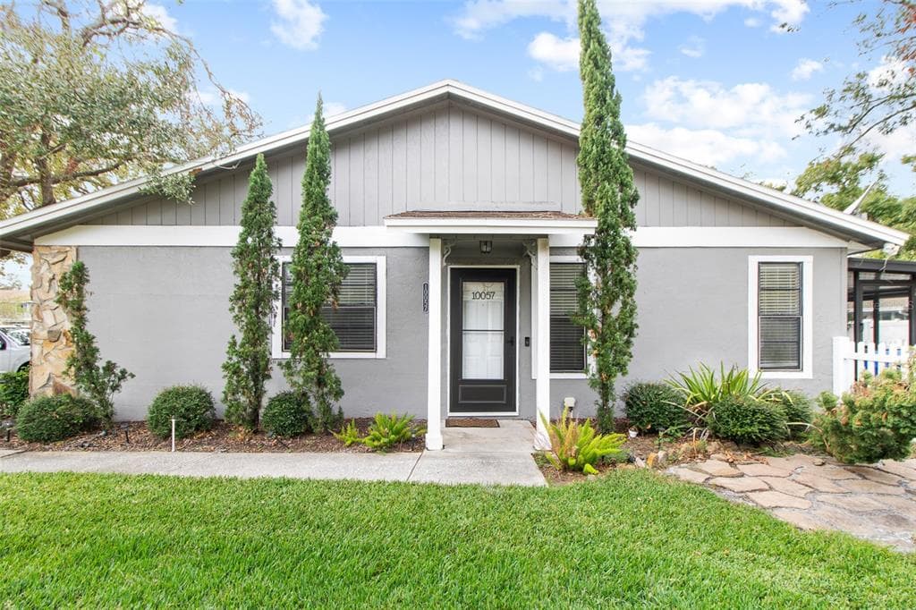 10057 LAKE OAK CIRCLE TAMPA, FL 33624