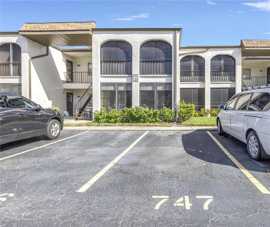 7701 STARKEY ROAD UNIT 747 SEMINOLE, FL 33777