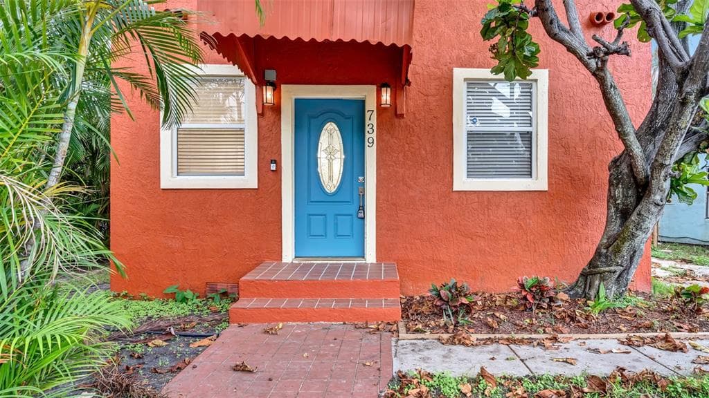 739 27TH AVENUE W BRADENTON, FL 34205