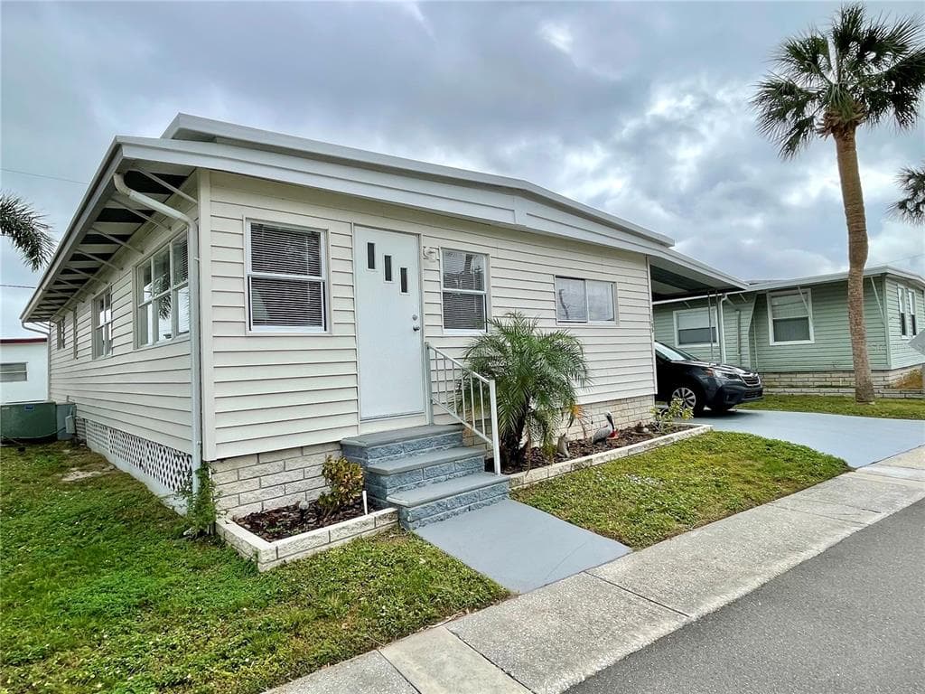 34185 CANAL DRIVE N PINELLAS PARK, FL 33781