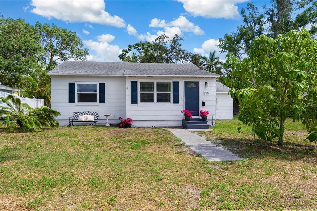 215 35TH AVENUE NE ST PETERSBURG, FL 33704