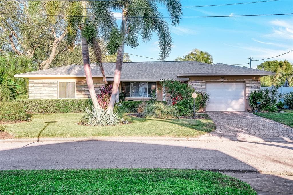 1961 42ND STREET N ST PETERSBURG, FL 33713