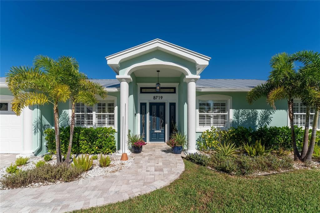 8719 PALISADES DRIVE TAMPA, FL 33615