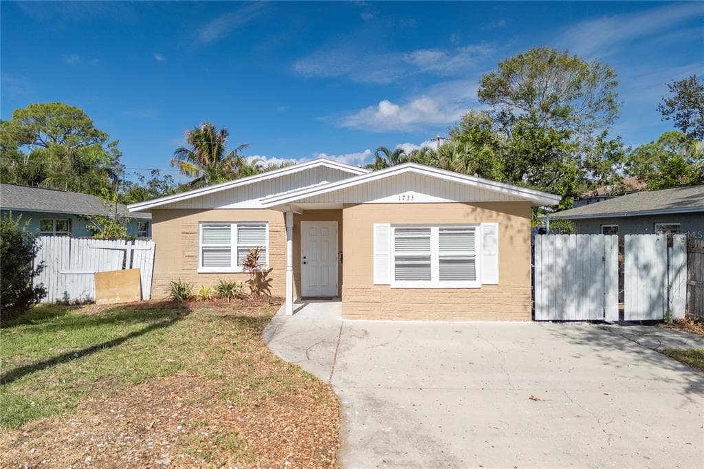 1735 MICHIGAN AVENUE NE ST PETERSBURG, FL 33703