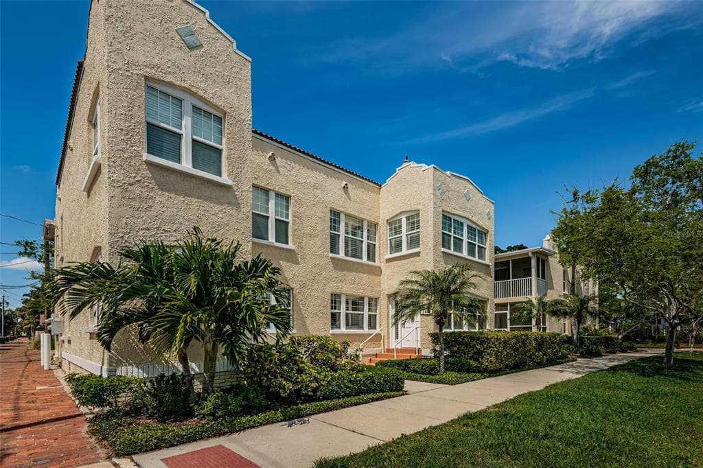1418 OAK STREET NE ST PETERSBURG, FL 33704