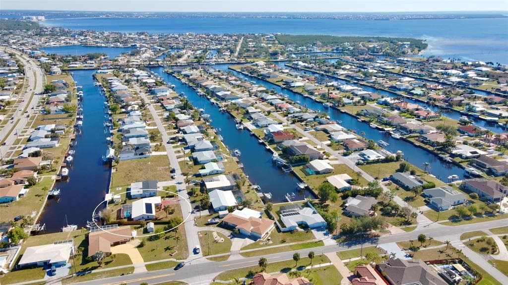 104 LELAND STREET SE PORT CHARLOTTE, FL 33952