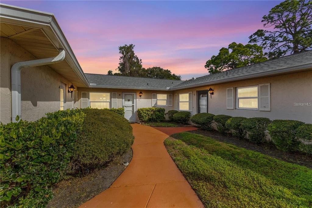 2175 CORINNE COURT S UNIT B ST PETERSBURG, FL 33712